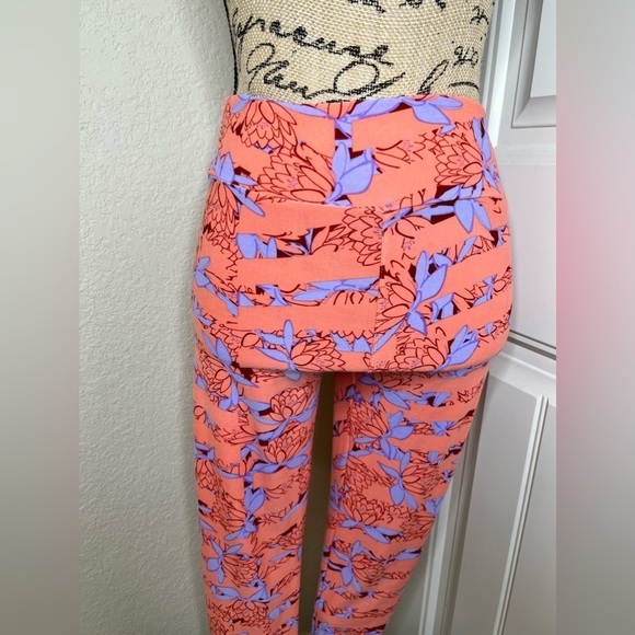 LuLaRoe Peachy Orange, Red & Purple Lotus Print OS Leggings - Picture 3 of 11